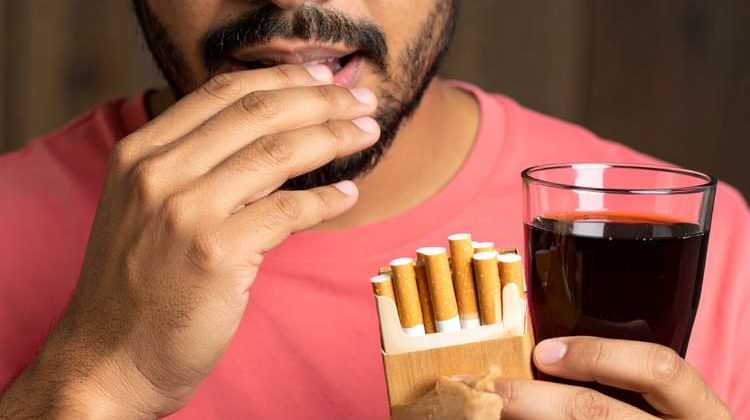 Ağız Sağlığını Tehdit Eden 8 Zararlı Alışkanlık Ağız Sağlığını Tehdit Eden 8 Zararlı Alışkanlık