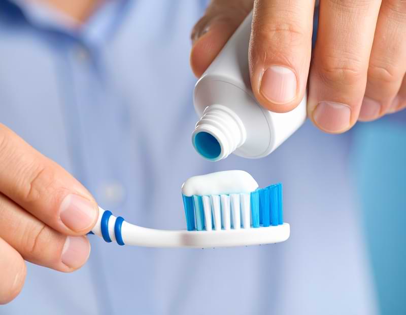 florürlü diş macunu kullanımı